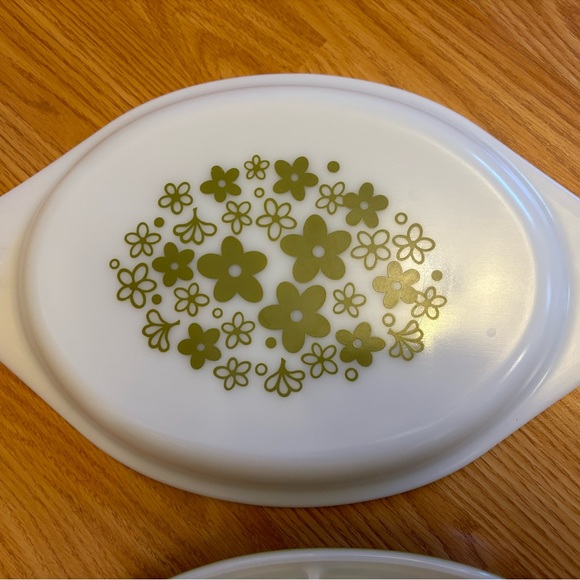 Spring blossom aka crazy daisy dual sided casserole dish. - Picture 3 of 4